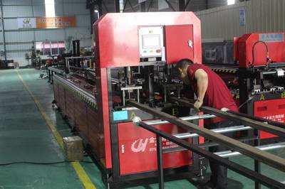 爬架數控沖床與自動沖孔設備在通訊設備制造中的關鍵作用